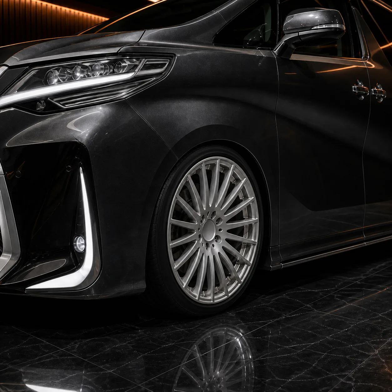 Toyota Alphard 30 facelift silver multi-spoke wheel and front conversion seam AI concept detail