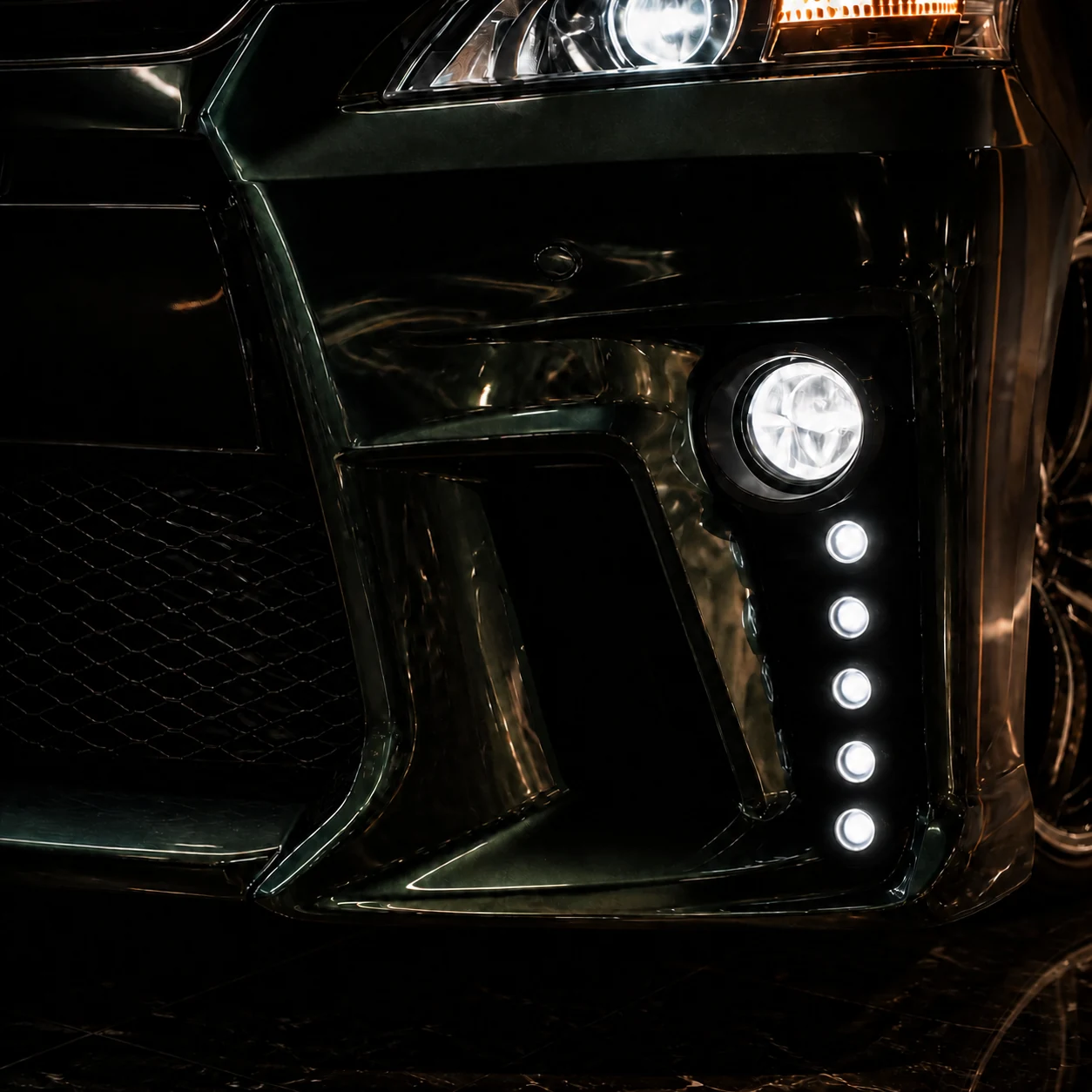 Toyota Vellfire 20 early Grand Tourer fog lamp five-LED insert and canard AI concept detail