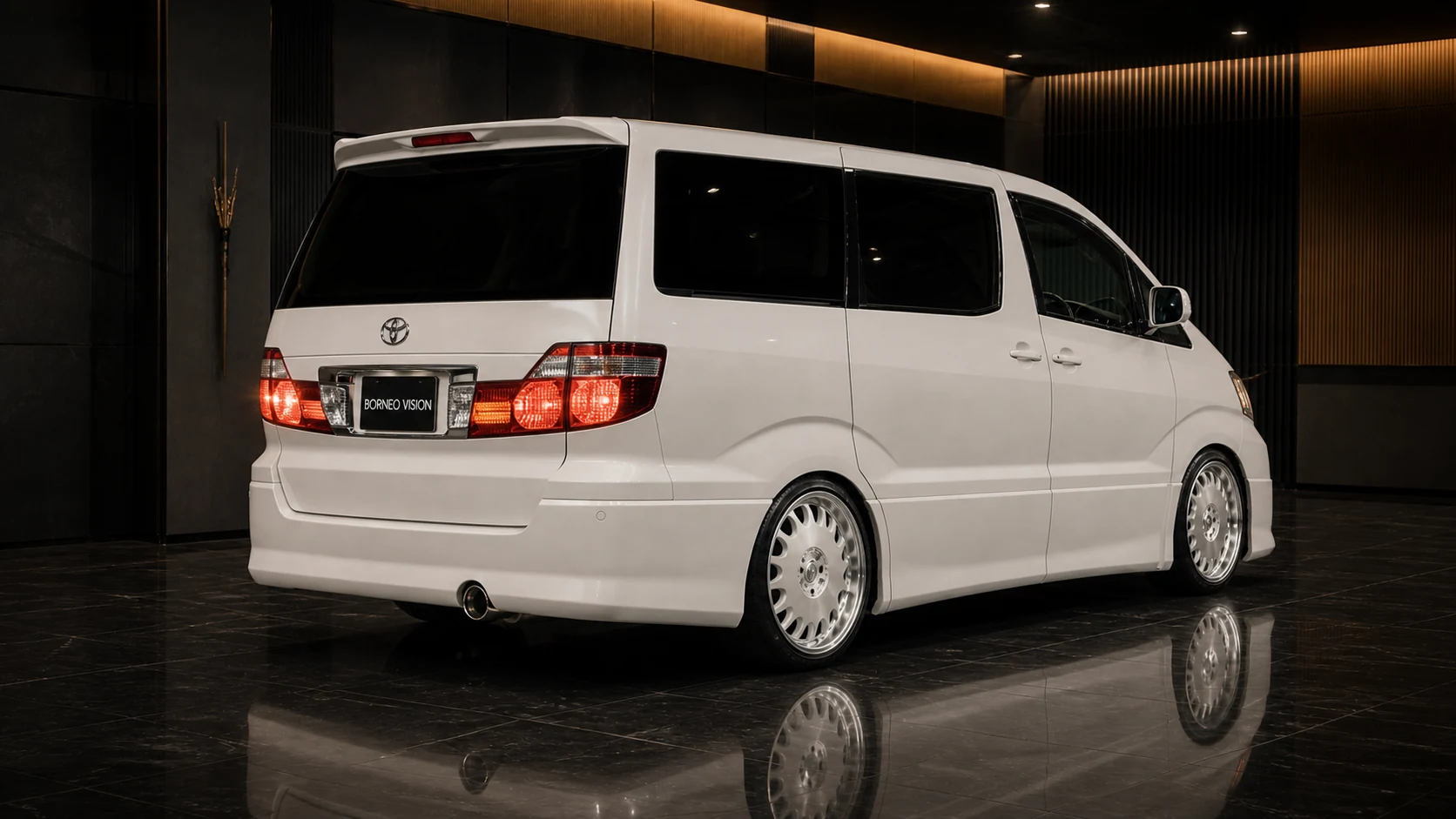 Executive Aero — Toyota Alphard 10 MS/AS Pre-Facelift (2002–2005) — rear three-quarter