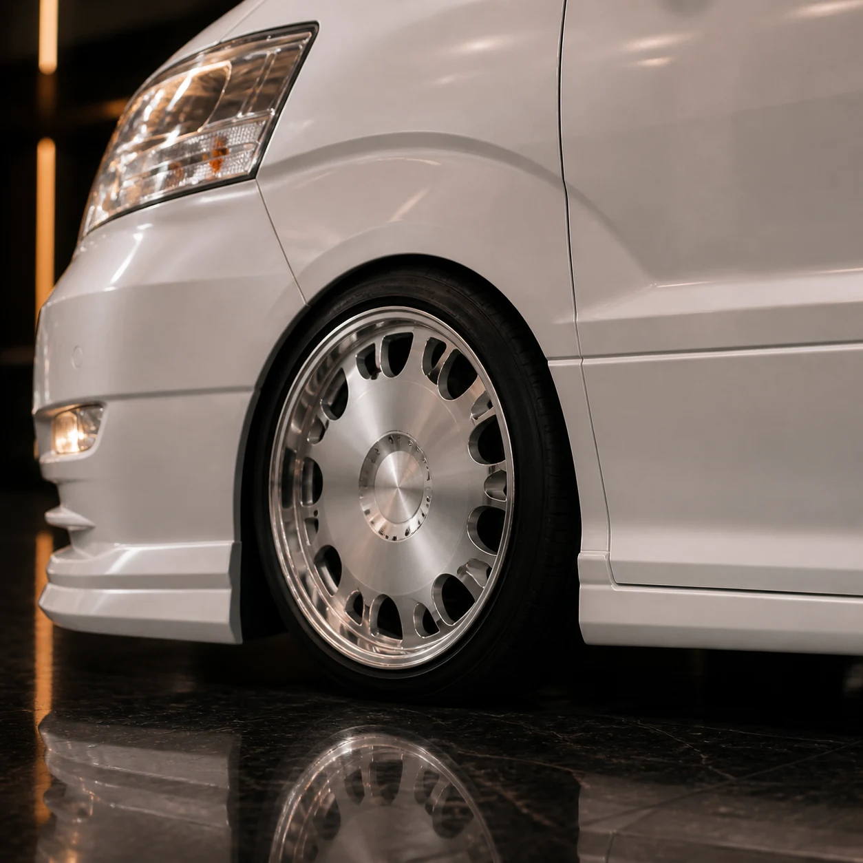 Executive Aero — Toyota Alphard 10 MZ/AZ/MX/AX Facelift (2005–2008) — wheel and side detail