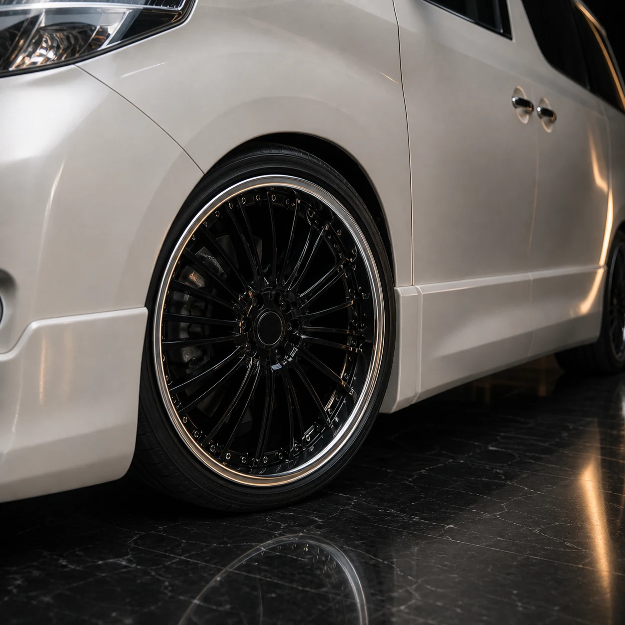 Executive Aero — Toyota Alphard 20 S Pre-Facelift (2008–2011) — wheel and side detail