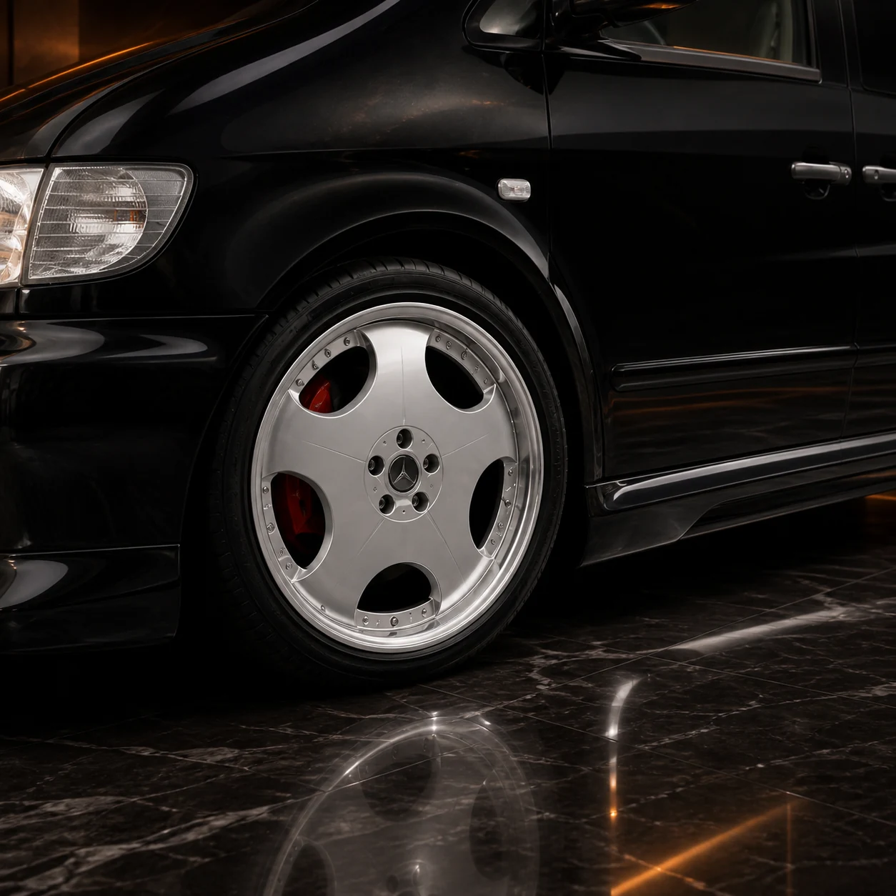 Executive Aero First Edition — Mercedes-Benz V-Class W638 (1998–2003) — wheel and side detail