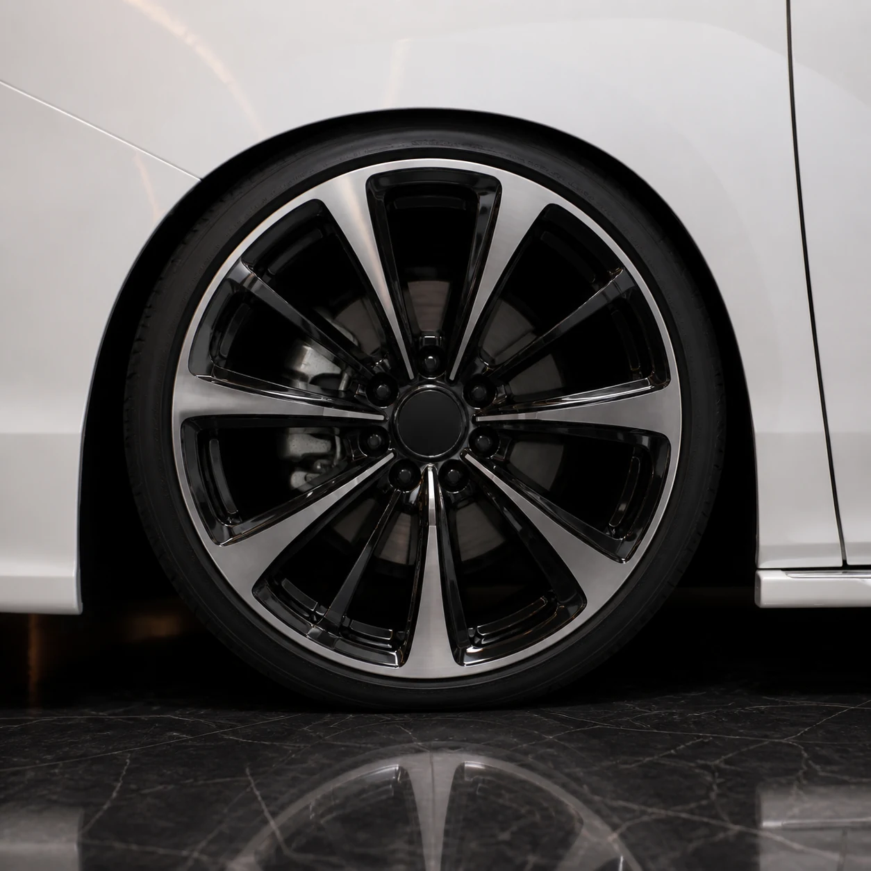 Executive Aero — Toyota Vellfire 20 Z/ZR Facelift (2011–2015) — wheel and side detail